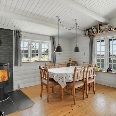 3 Værelses Dejlig Bolig I Feriehus *